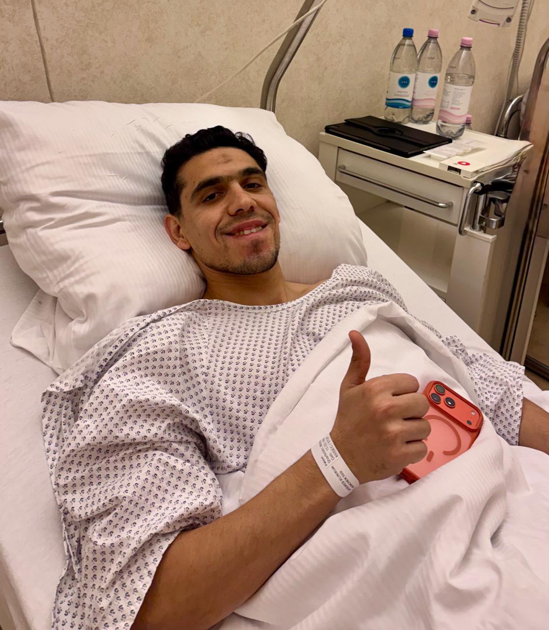 محمد حمدي بعد جراحة الصليبي (4)