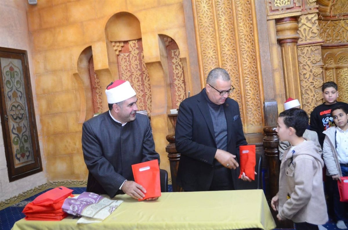 محافظ جنوب سيناء يكرم حفظة القرآن الكريم بشرم الشيخ 