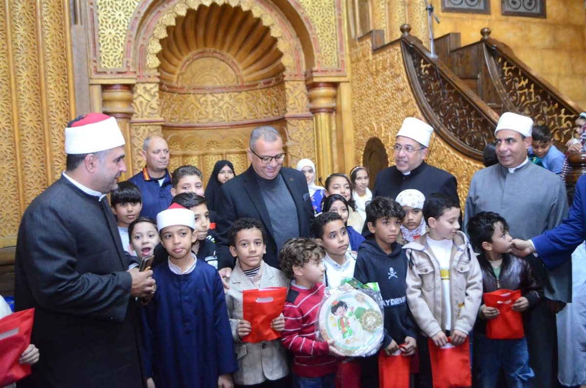 محافظ جنوب سيناء يكرم حفظة القرآن الكريم بشرم الشيخ 