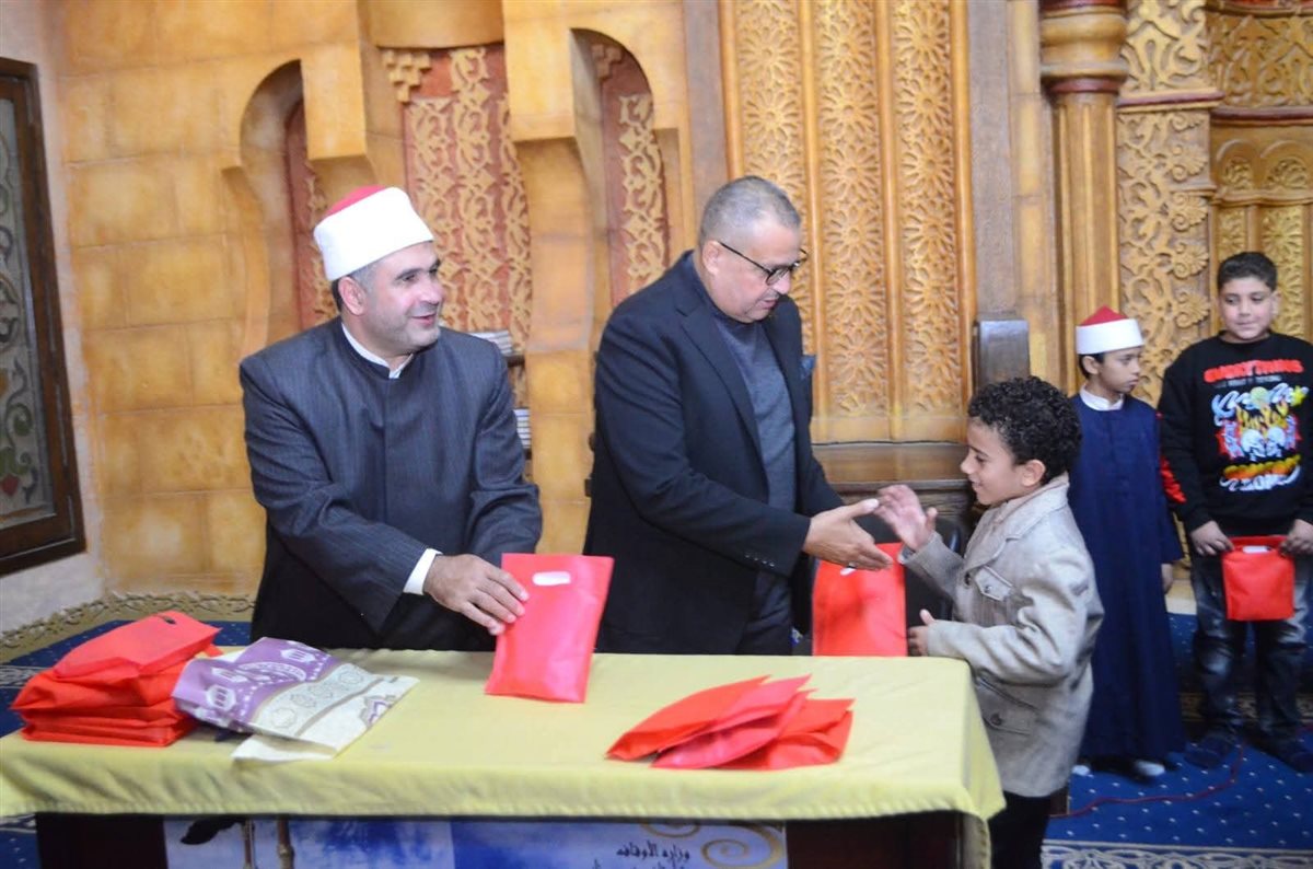 محافظ جنوب سيناء يكرم حفظة القرآن الكريم بشرم الشيخ 