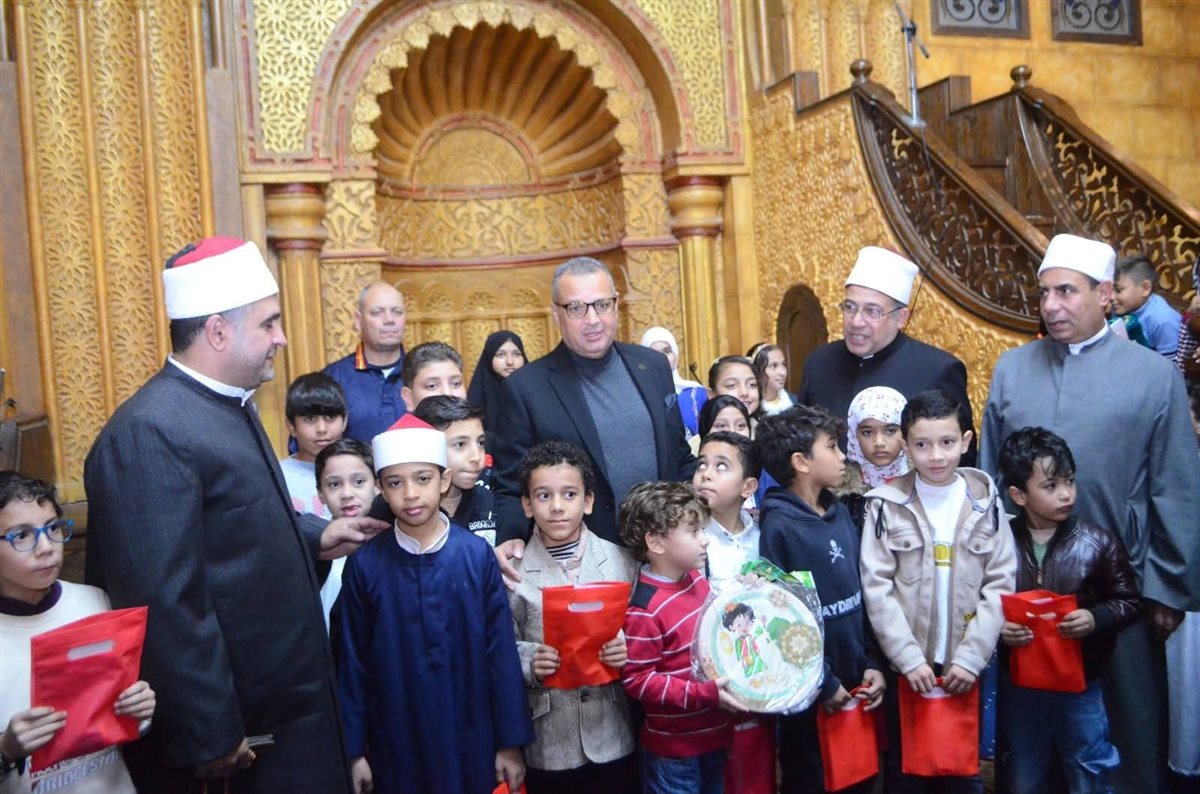 محافظ جنوب سيناء يكرم حفظة القرآن الكريم بشرم الشيخ 