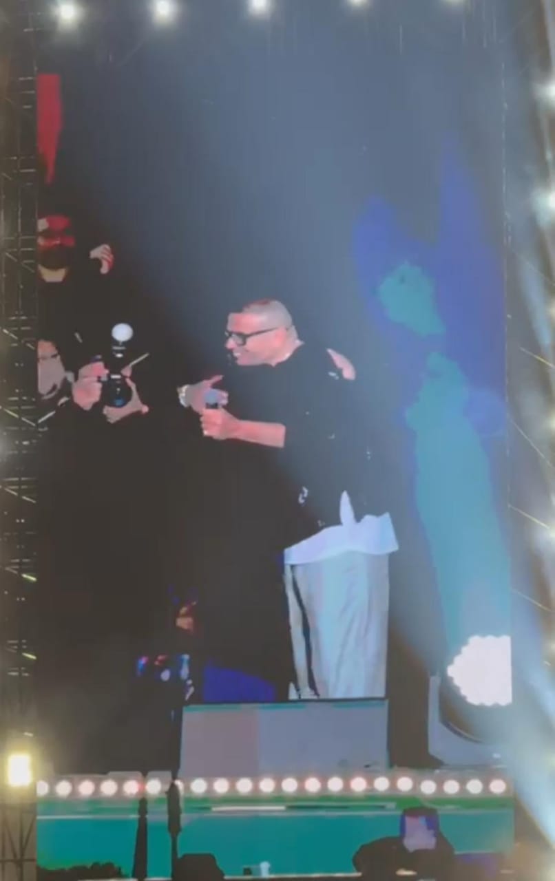 عمرو دياب وابنته جنا في حفله بالقاهرة الجديدة