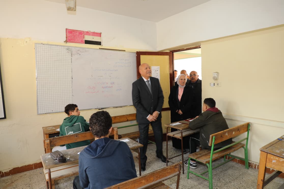 محافظ القاهرة يتفقد انطلاق امتحانات الشهادة الإعدادية: انتظام كامل لـ214 ألف طالب دون شكاوى