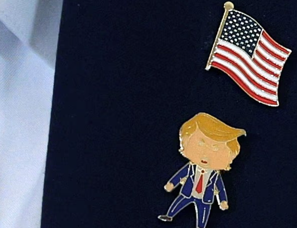 دبوس الرئيس الأمريكي دونالد ترامب