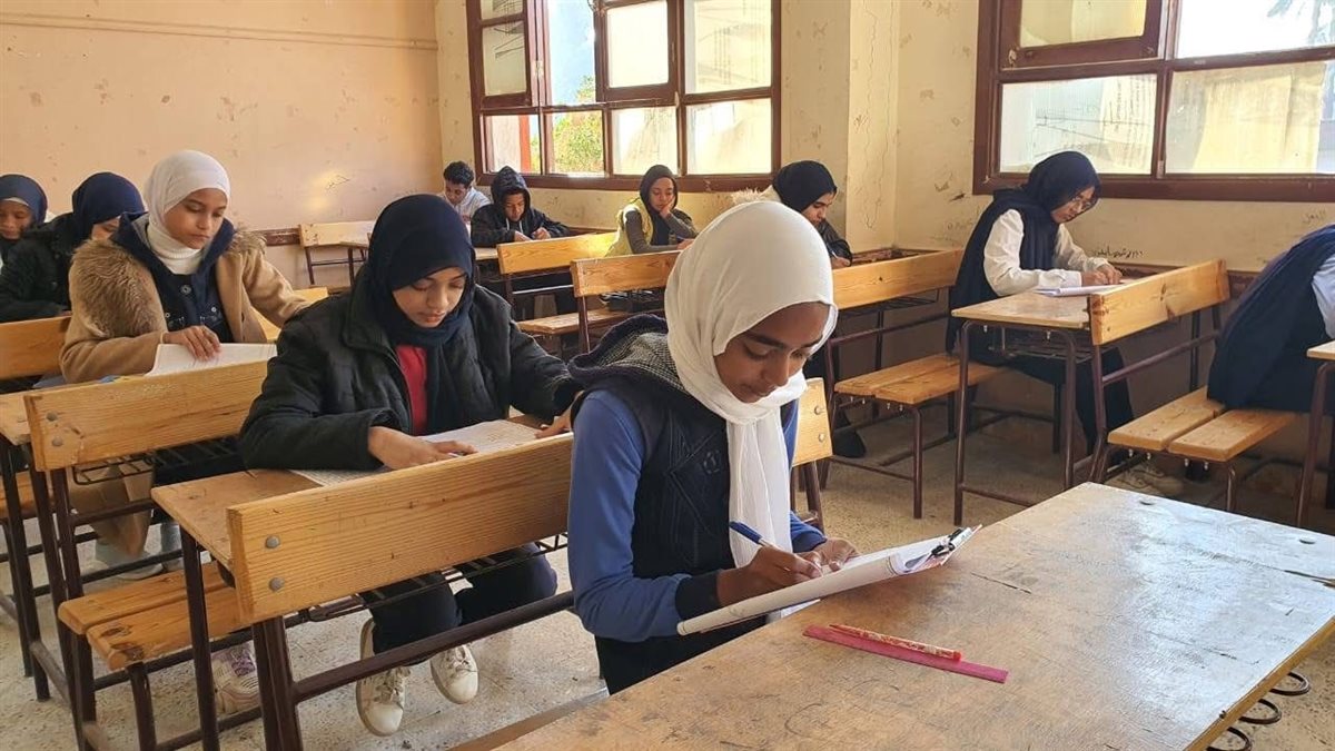 طلاب الشهادة الإعدادية بالأقصر