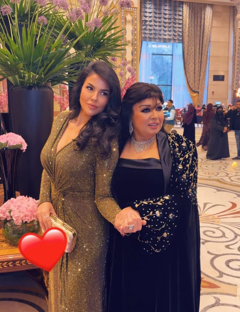 الفنانة فيفي عبده رفقة ابنتها في حفل توزيع جوائز Joy Awards