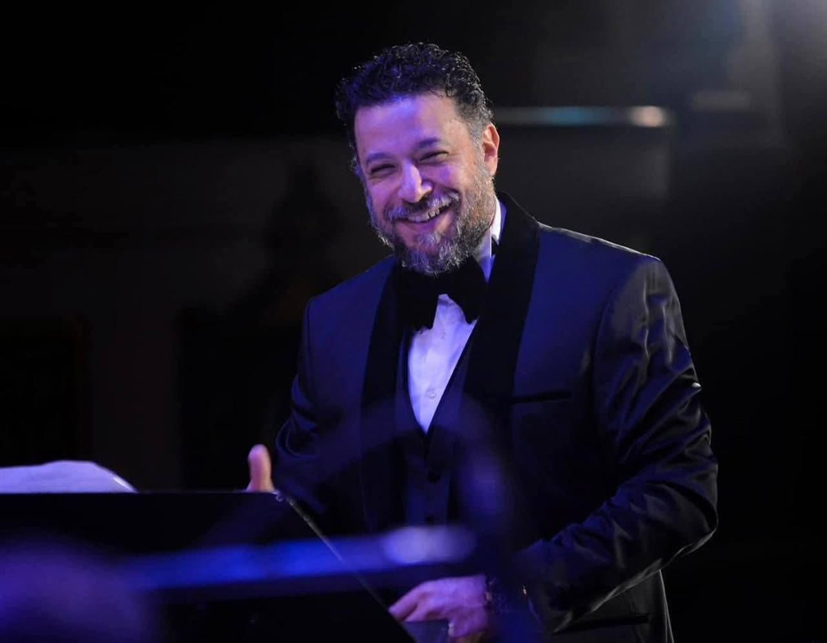 مايسترو حفل ليلة لألحان الموجي في دار الأوبرا المصرية