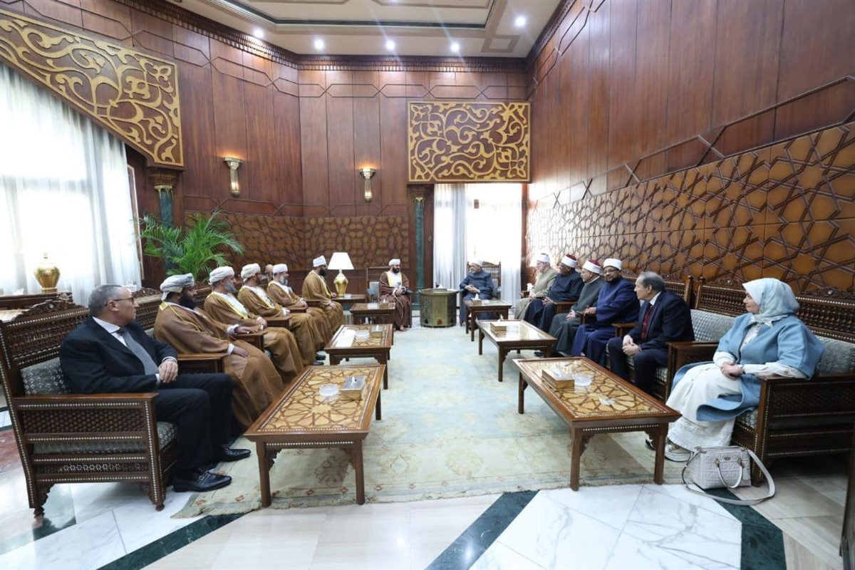 شيخ الأزهر يستقبل وزير الأوقاف العُماني ويبحثان تعزيز التعاون المشترك<br>&nbsp;