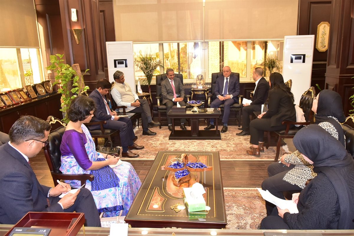 محافظ الأقصر يستقبل السفير الهندي&nbsp;