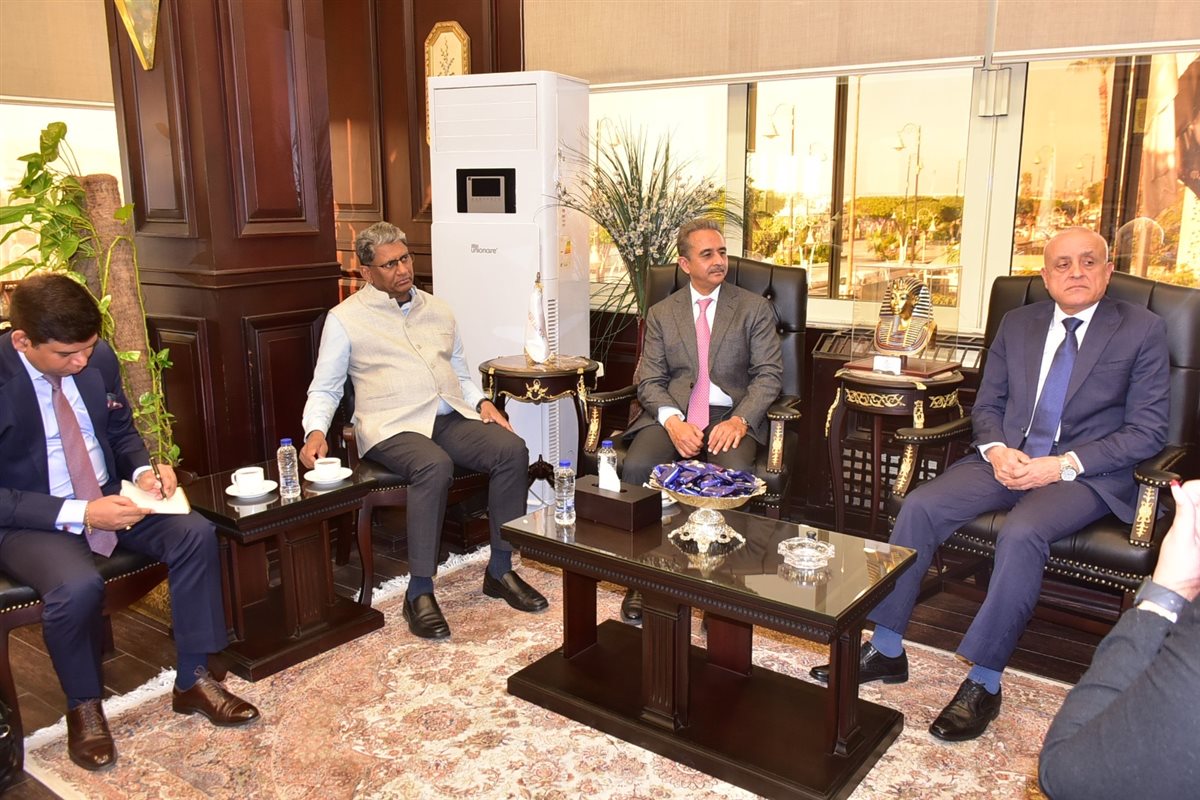 محافظ الأقصر يستقبل السفير الهندي&nbsp;