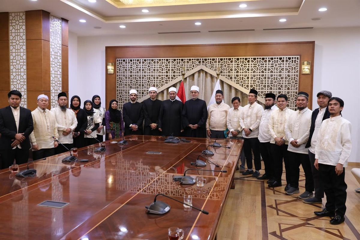 مفتي الجمهورية يستقبل وفدًا من أئمة وقضاة الفلبين