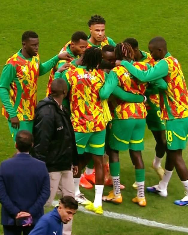 التفاف لاعبي السنغال حول كريبان دياتا قبل نهائي أمم إفريقيا 2025