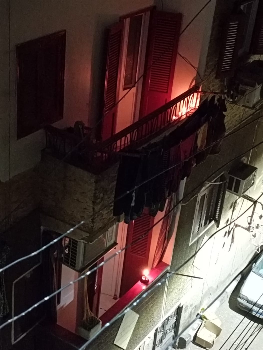 شرفات منازل الأقصر تتزين بالشموع