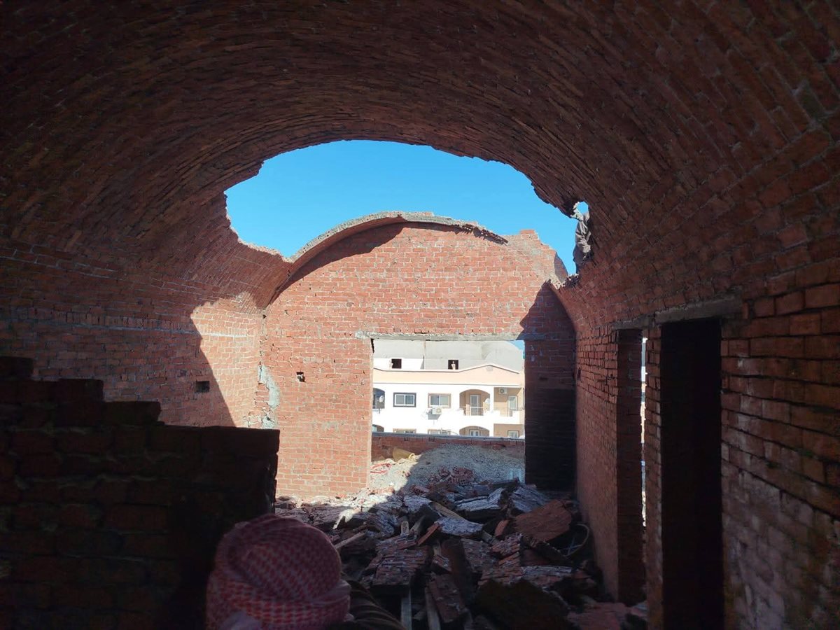 إزالة تعديات على أراضى الدولة بالغردقة 