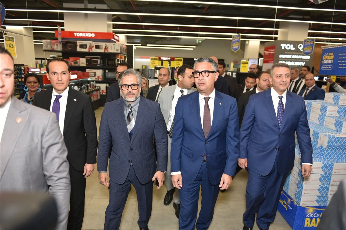 وزير التموين خلال الافتتاح