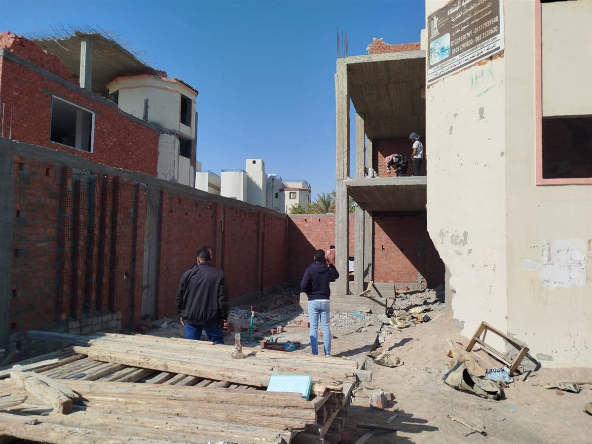 إزالة تعديات على أراضى الدولة بالغردقة 