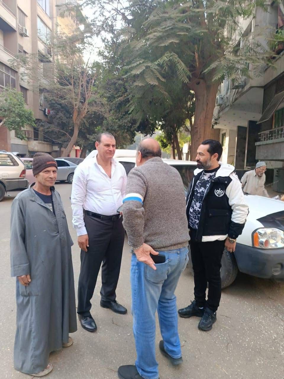حي العجوزة يستعين بونش الحماية المدنية للتعامل مع سقوط شجرة بشارع شاهين