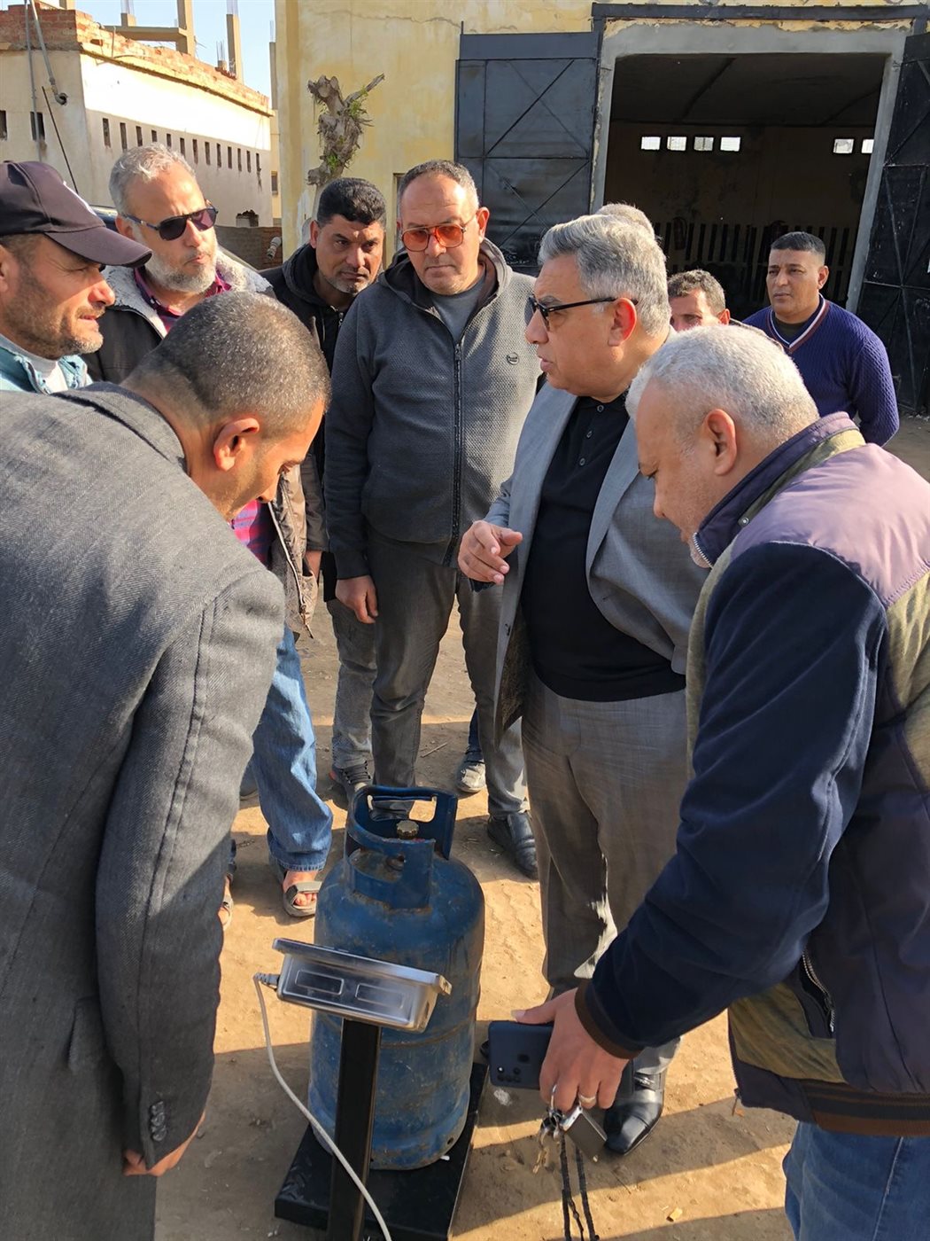 محافظ الدقهلية يتفقد مخزن بوتاجاز بدكرنس.. ويكلف برفع المخلفات&nbsp;