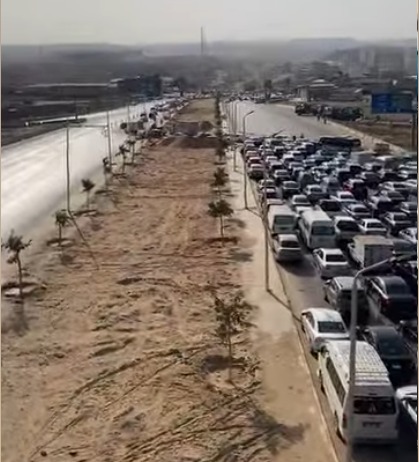 <strong>هبوط أرضي مفاجئ في ميدان محمد زكي ونفق السخنة بالقاهرة</strong>