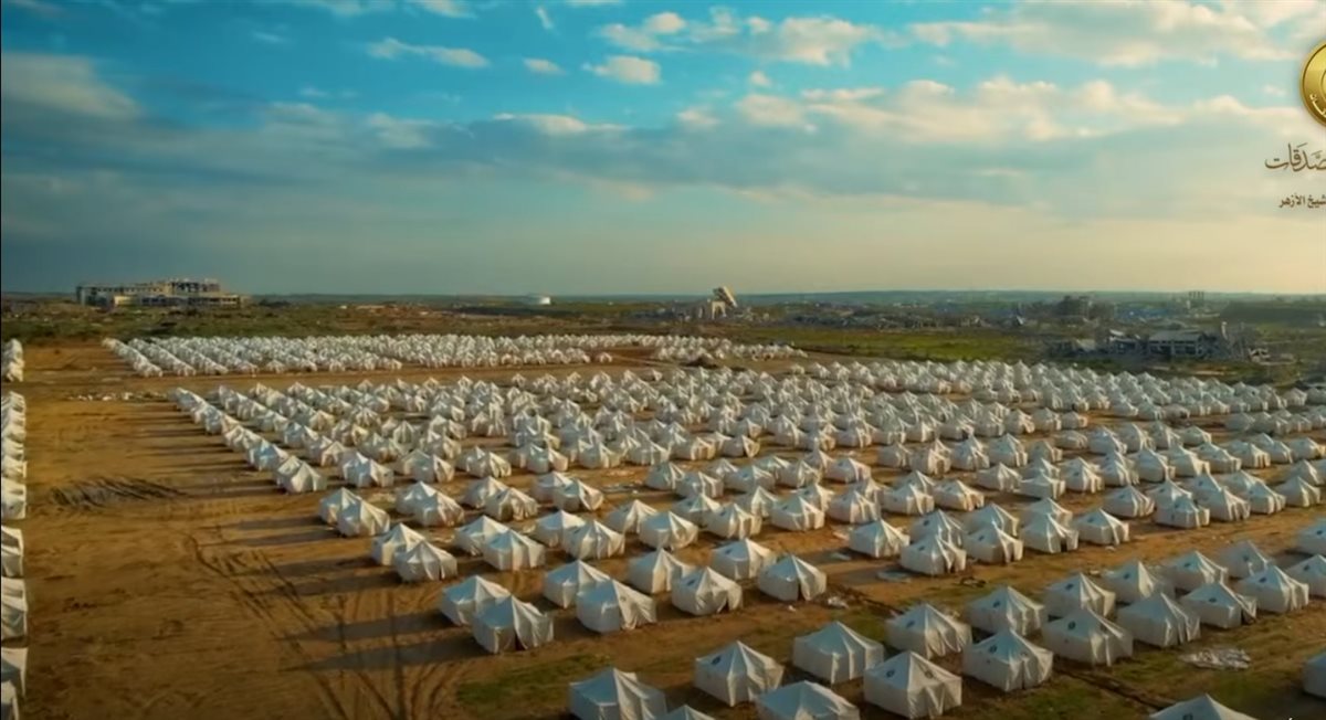 بتوجيهات شيخ الأزهر.. بيت الزكاة ينتهي من إنشاء أكبر مخيماته لإيواء النازحين الفلسطينيين بالقرب من نتساريم بغزة