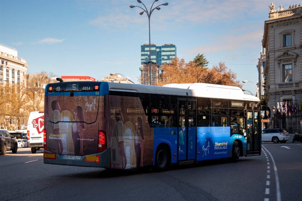 حافلات النقل العام في مدريد وبرشلونه