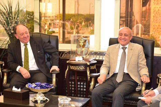 محافظ الأقصر يستقبل السفير الأرجنتيني والوفد المرافق