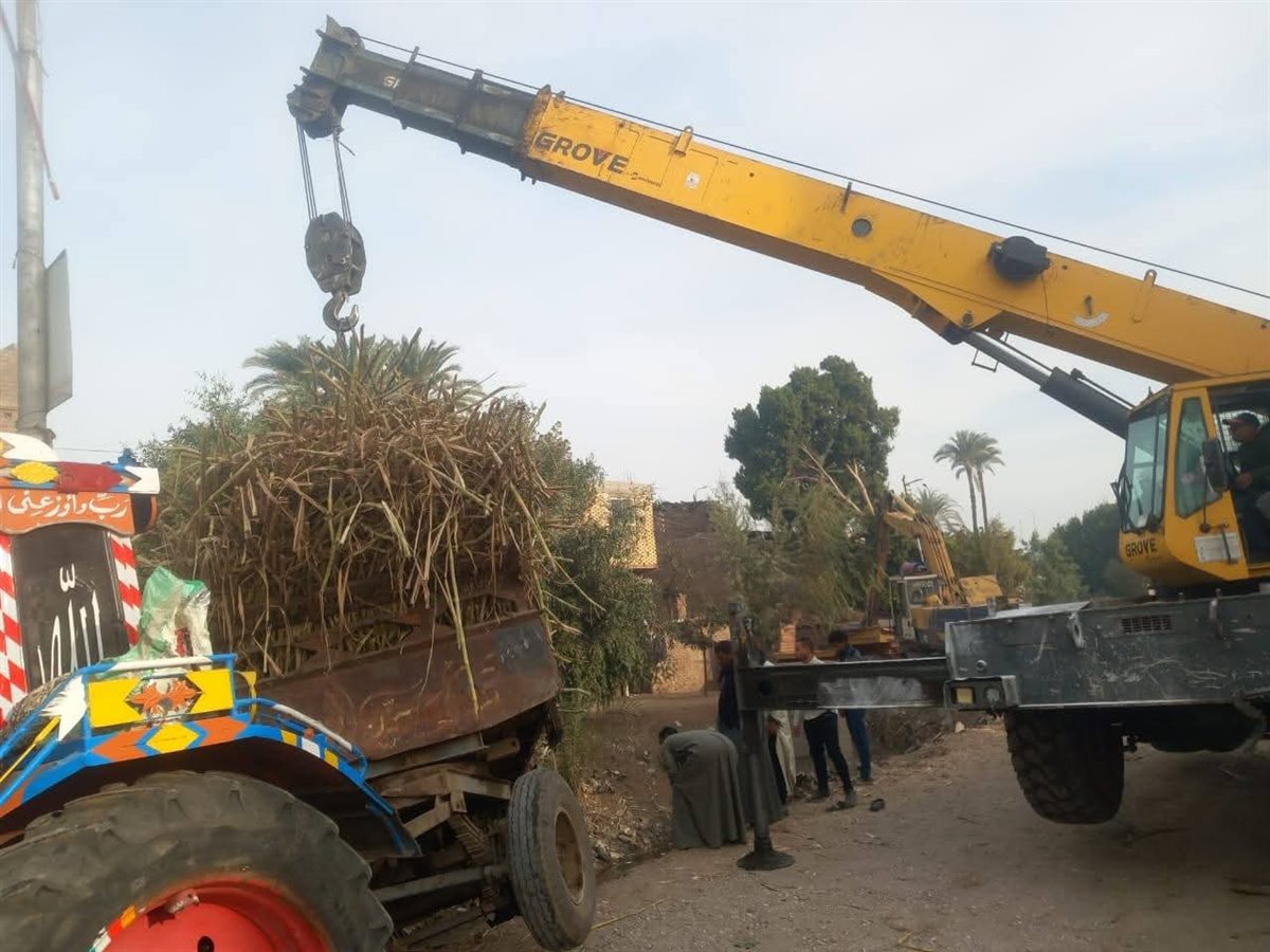 انقلاب جرارين محملين بالقصب