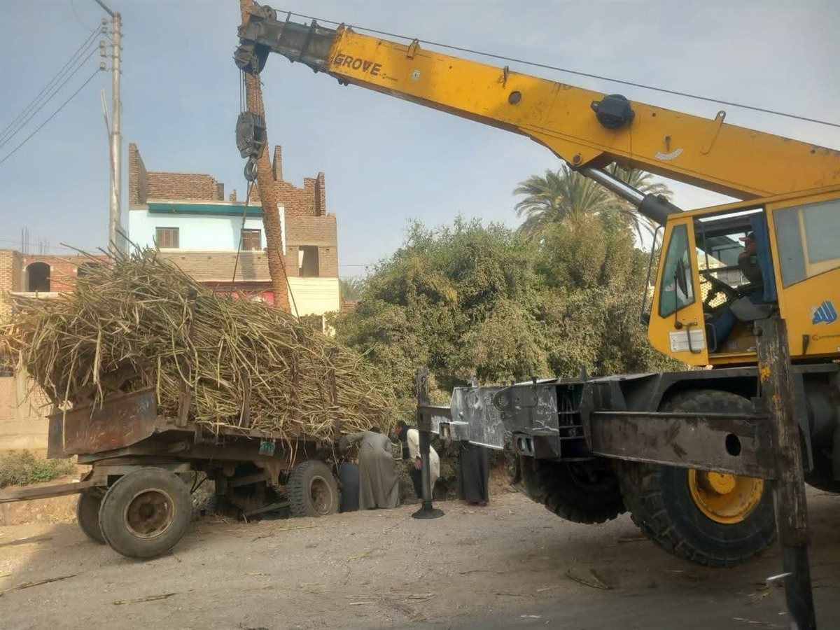 انقلاب جرارين محملين بالقصب