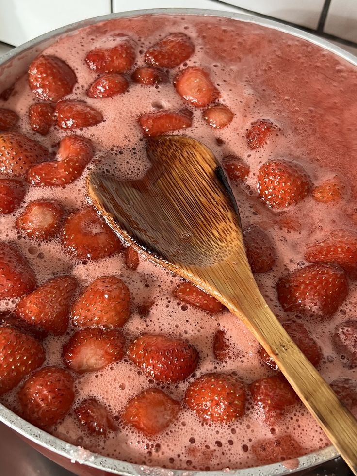 أسهل طريقة لعمل مربى الفراولة