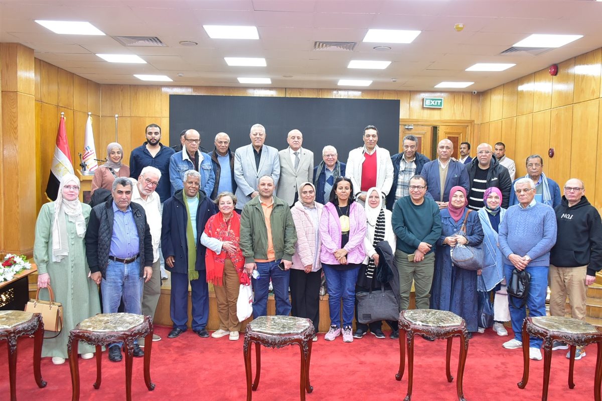 محافظ الأقصر يلتقي وفد نقابة الصحفيين