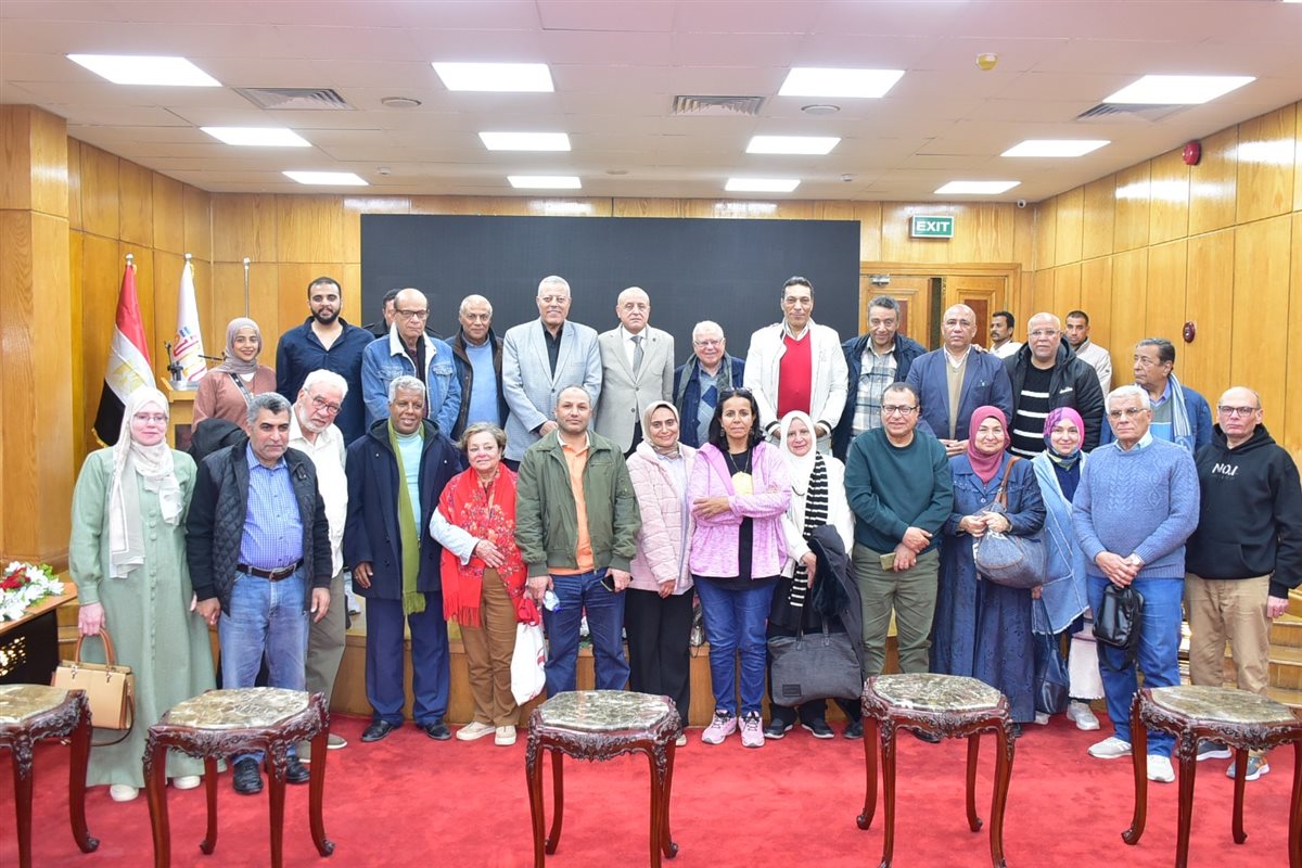 محافظ الأقصر يلتقي وفد نقابة الصحفيين