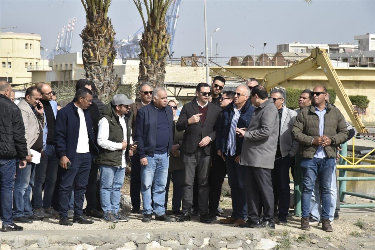 وزير الموارد المائية والري ونائب محافظ بورسعيد يتفقدان تطوير محطة رفع القنطرة غرب