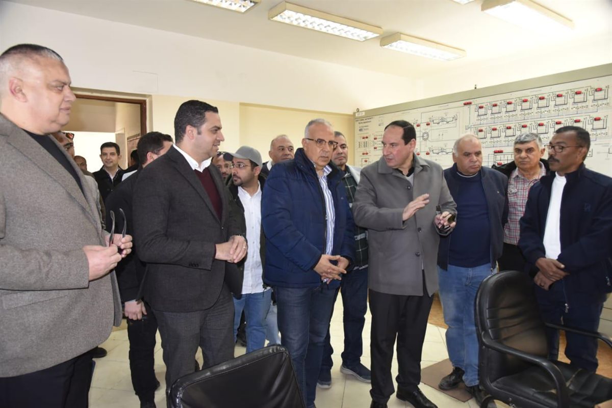 وزير الموارد المائية والري ونائب محافظ بورسعيد يتفقدان تطوير محطة رفع القنطرة غرب