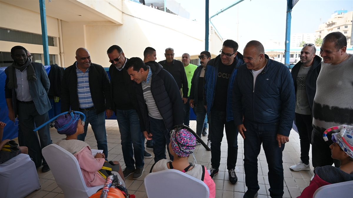 وزير الرياضة يشهد منافسات بطولة القاهرة للسباحة بالزعانف