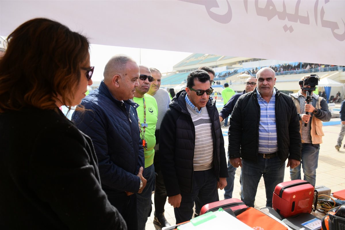 وزير الرياضة يشهد منافسات بطولة القاهرة للسباحة بالزعانف