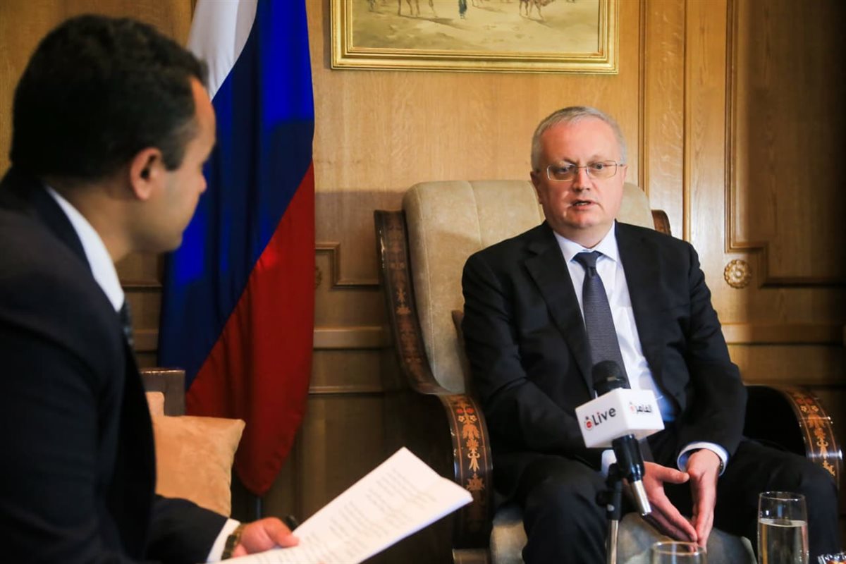 السفير الروسي جيورجي بوريسينكو ومحمد جمال صحفي القاهرة 24 &nbsp;