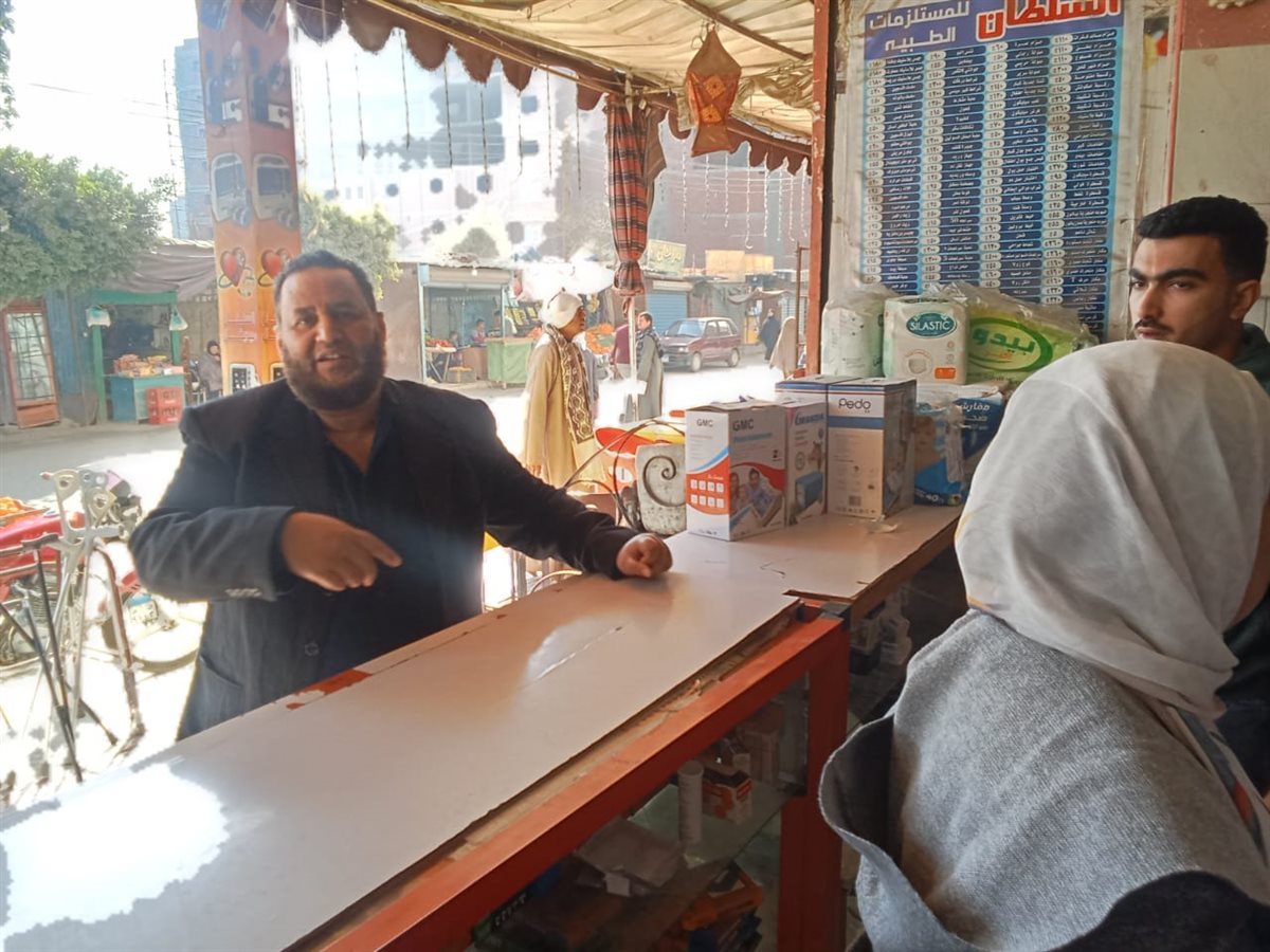 تموين الفيوم يضبط أدوية مهربة ومغشوشة ويغلق صيدليتين بأبشواي وسنورس