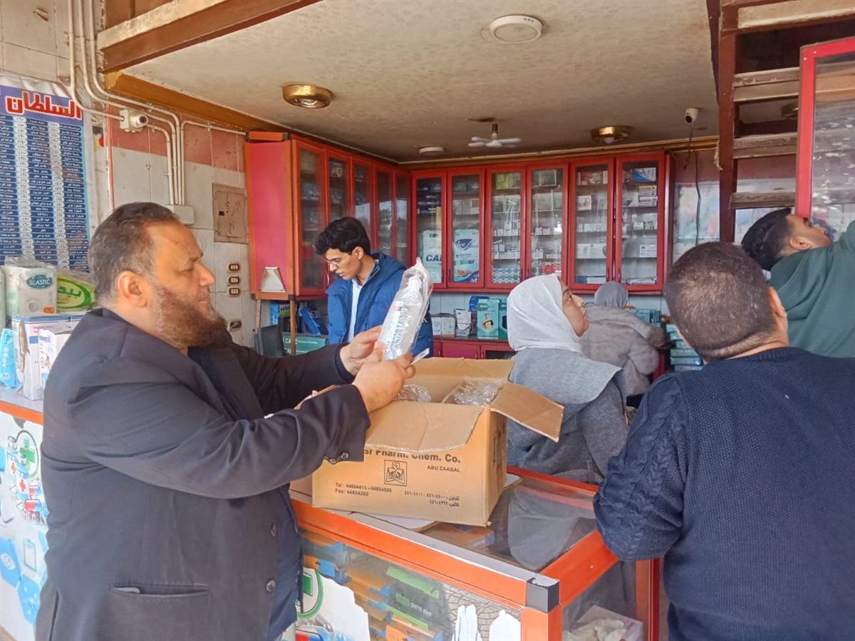 تموين الفيوم يضبط أدوية مهربة ومغشوشة ويغلق صيدليتين بأبشواي وسنورس