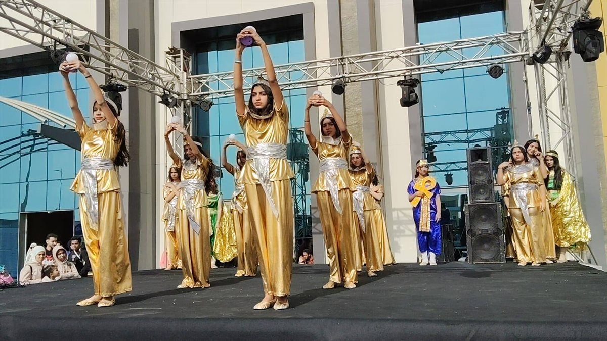 طلاب الجيزة من معرض القاهرة الدولي للكتاب