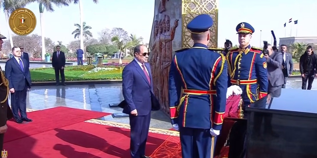 <strong>الرئيس السيسي يضع إكليلًا من الزهور على النصب التذكاري لشهداء الشرطة</strong>