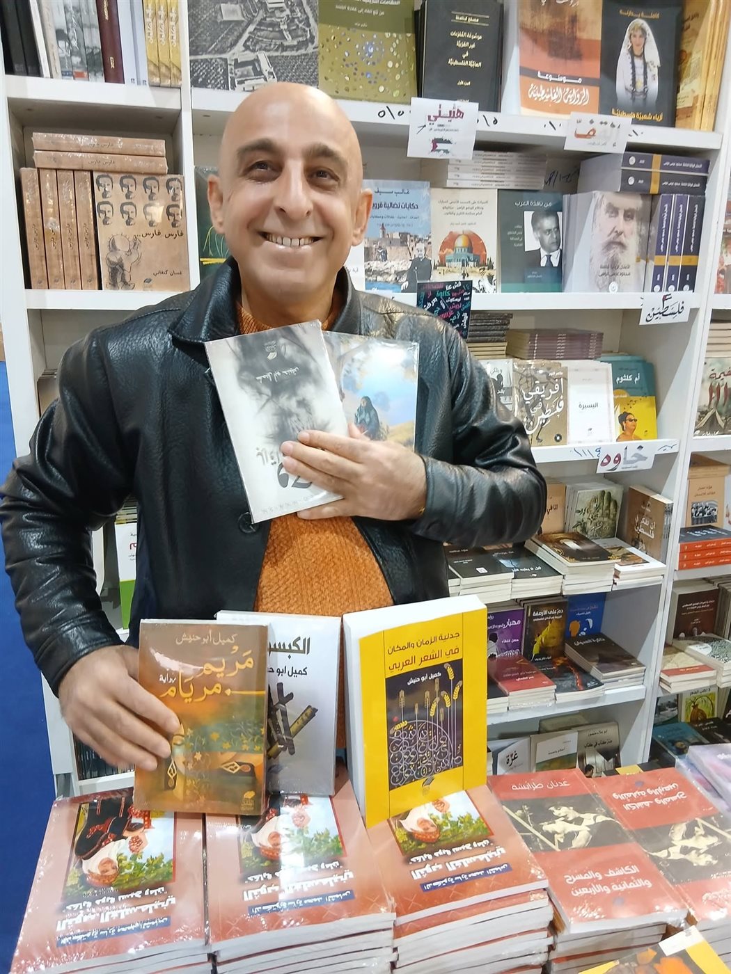 روايات الأديب الفلسطيني المحرر كميل أبو حنيش بمعرض القاهرة الدولي للكتاب