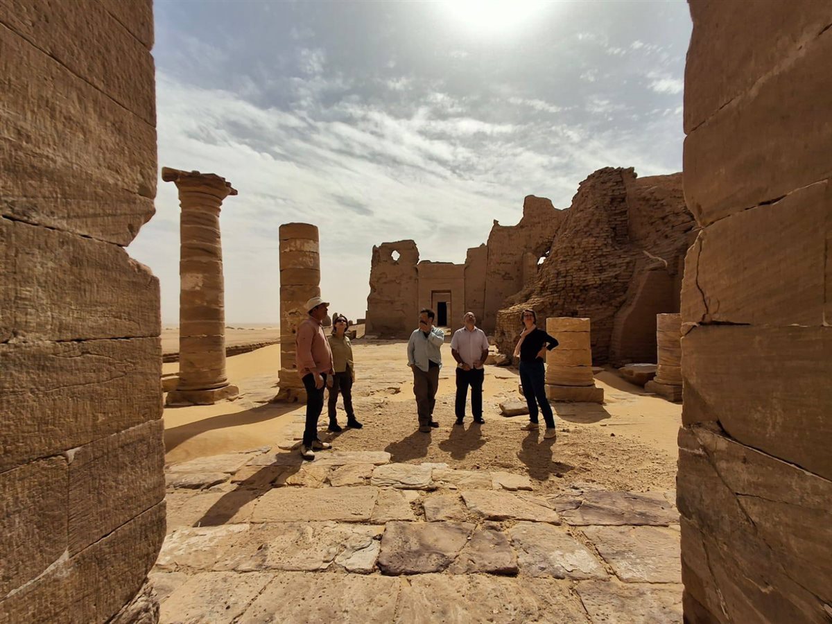 مدير المعهد الفرنسي للآثار الشرقية يزور مواقع حفائر البعثة الفرنسية&nbsp;