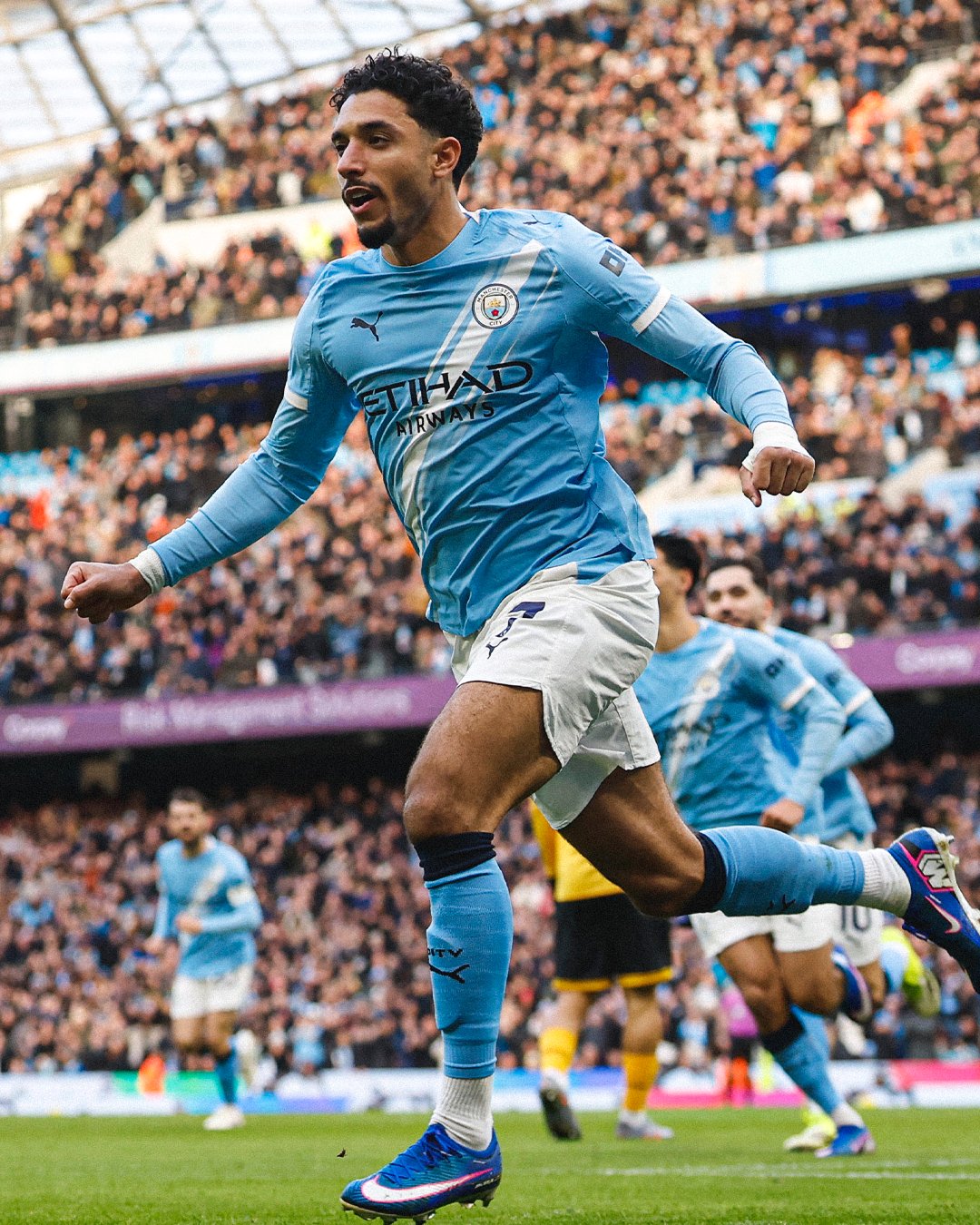 عمر مرموش من مباراة مانشستر سيتي ضد وولفرهامبتون في الدوري الإنجليزي