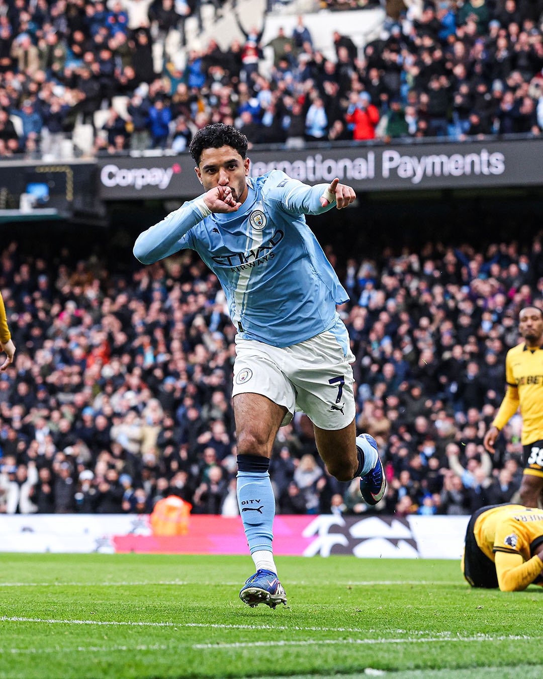 <strong>عمر مرموش من مباراة مانشستر سيتي ضد وولفرهامبتون في الدوري الإنجليزي الممتاز</strong>