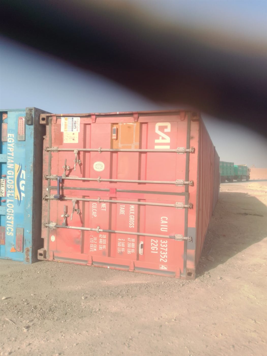 انقلاب تريلا بالطريق الصحراوي الغربي ناحية مدخل محور منفلوط&nbsp;