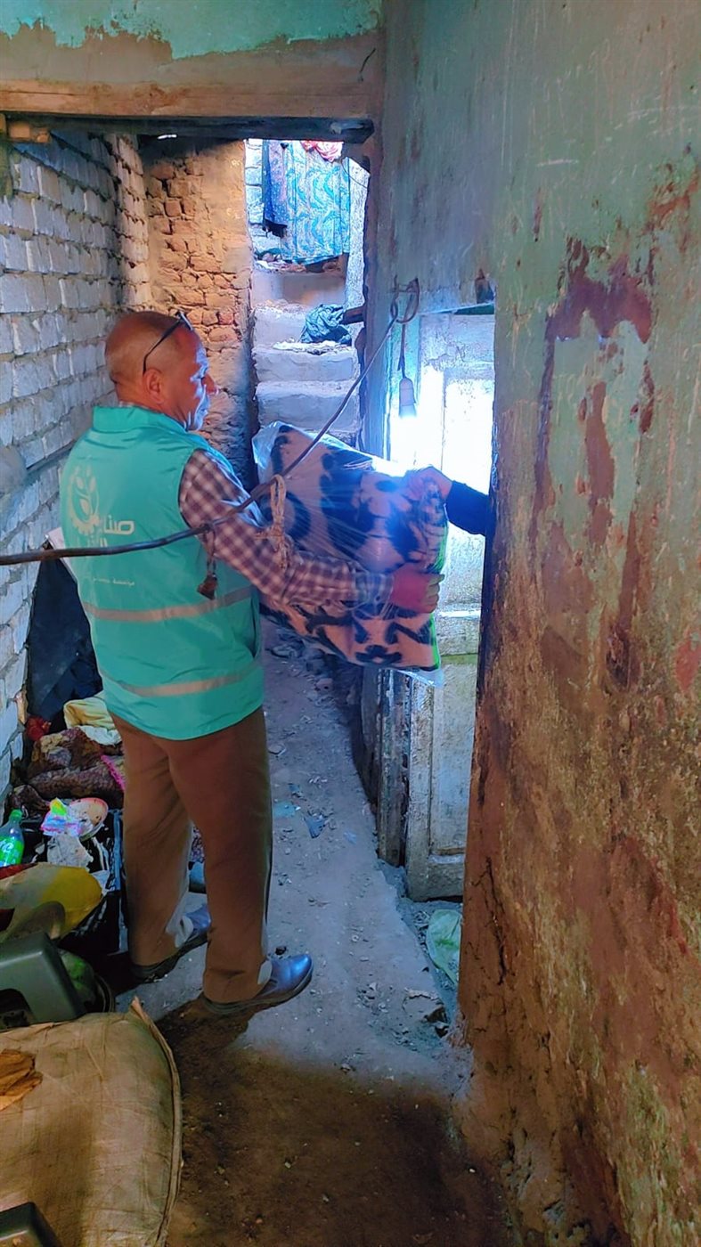 صناع الخير توزع بطاطين على الفئات الأكثر احتياجًا بمحافظة أسيوط