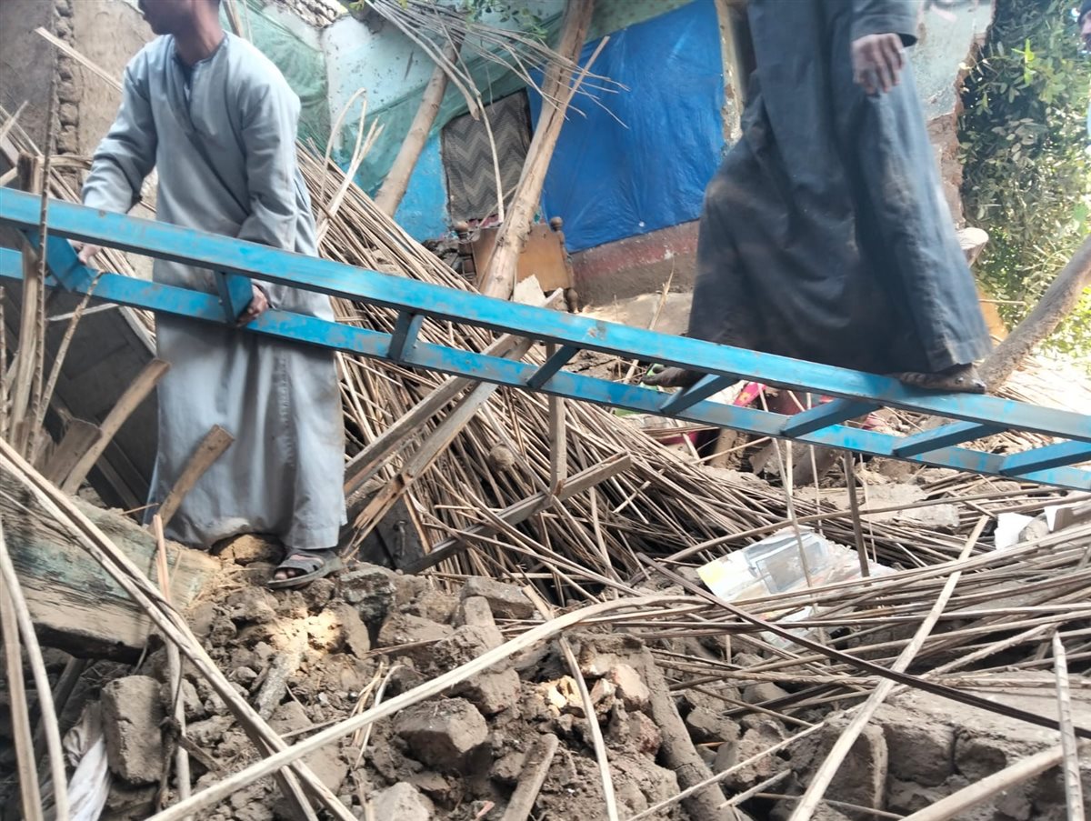 إنهيار منزل وتدمير جهاز عروسه كامل بالأقصر