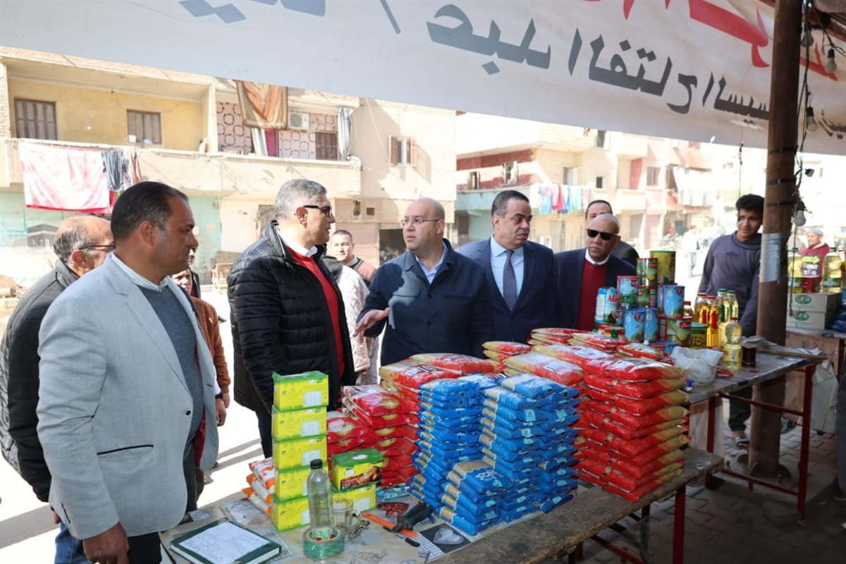 محافظ الجيزة يتفقد سوق اليوم الواحد بالحوامدية لتوفير السلع الغذائية &nbsp;