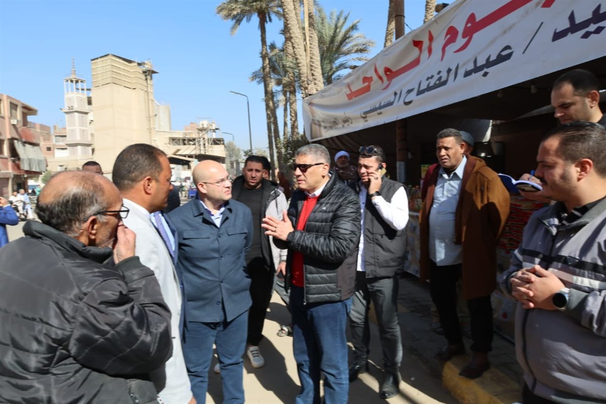 محافظ الجيزة يتفقد سوق اليوم الواحد بالحوامدية لتوفير السلع الغذائية &nbsp;