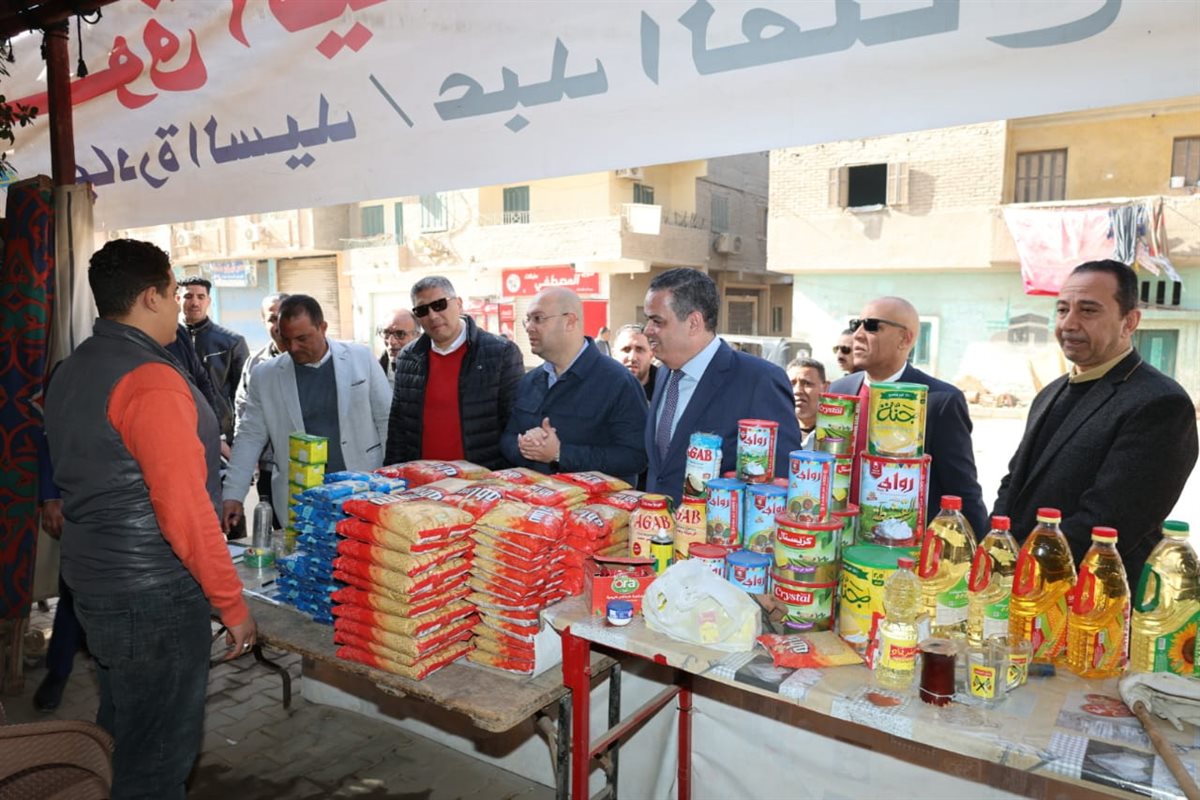 محافظ الجيزة يتفقد سوق اليوم الواحد بالحوامدية لتوفير السلع الغذائية &nbsp;